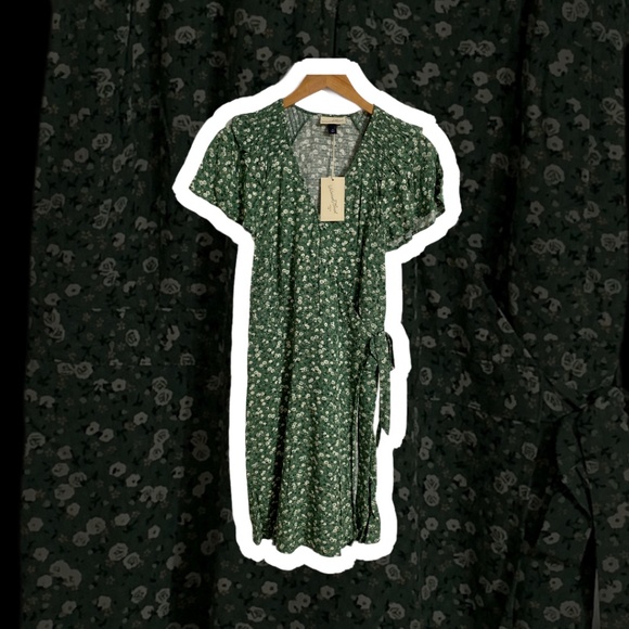 Trendy Green Dress with Flowers - Picture 8 of 13